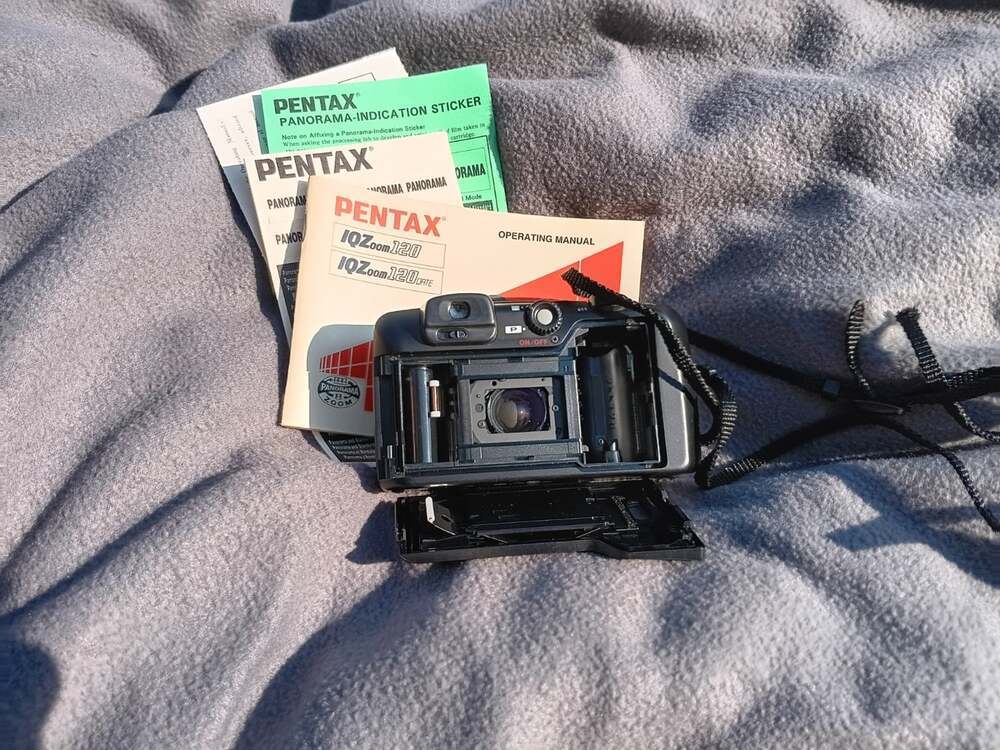 Pentax IQZoom 120 35mm Film Camera 38‑120mm Zoom w/ Manual & Strap Tested As‑Is - Picture 3 of 7